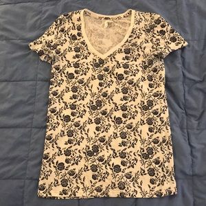 Cute White/Navy Rose Patterned Tshirt